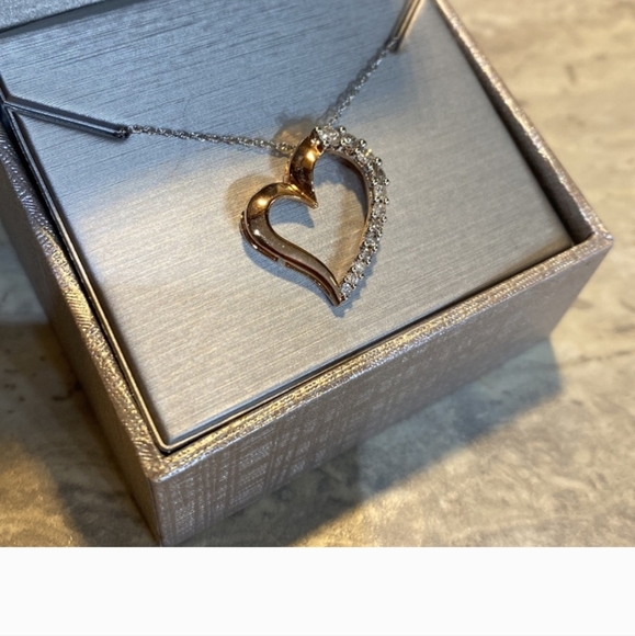 $150 EMT ๐โค๏ธpendant .25CT 10K Rose gold โค๏ธ and rose gold chain. Stamped 585 - Picture 14 of 15